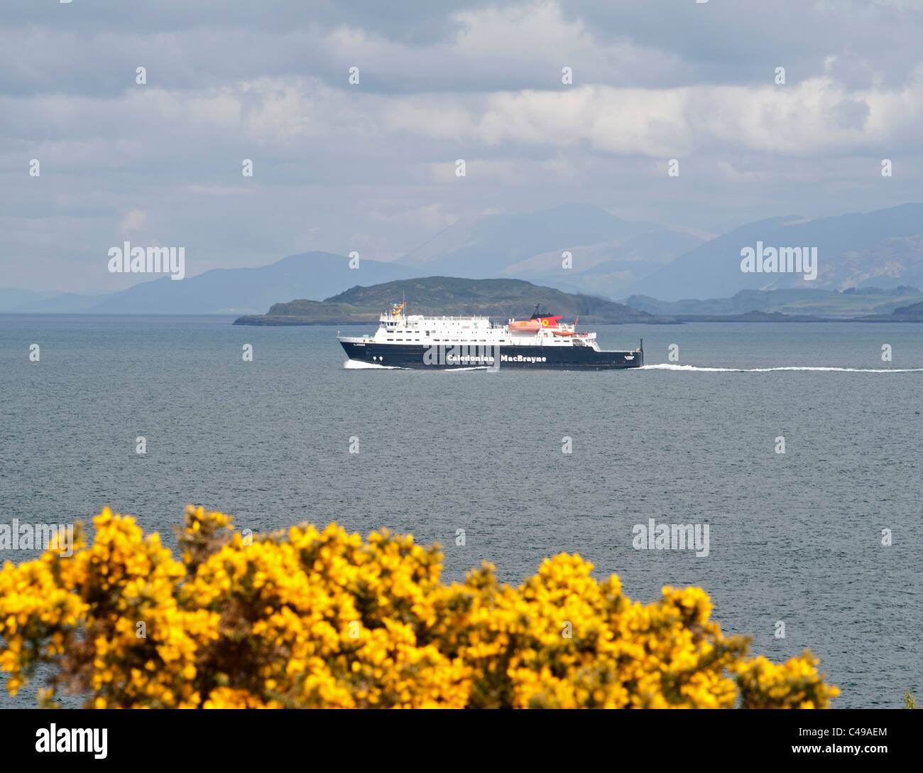 Il traghetto da Oban MV Isle of Mull nel suono di Mull rendendo il terminale Cragnure. SCO 7123 Foto Stock