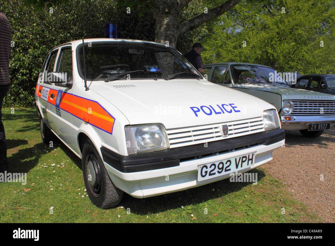 Anni Novanta Rover Metro nella polizia britannica 'panda car' livrea ad un auto classica manifestazione in Argory, Irlanda del Nord, Regno Unito Foto Stock