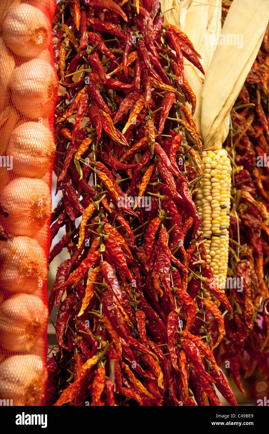 Gastronomia presso il famoso mercato Boquería a Barcellona, Spagna. Europa Foto Stock