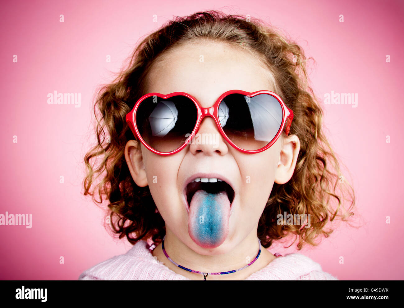 Bionda Con Occhiali Da Sole Immagini e Fotos Stock - Alamy