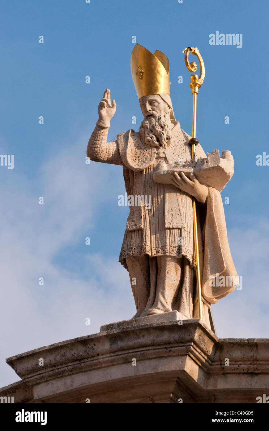 La statua di San Biagio sul tetto della chiesa di San Biagio è situato nella Città Vecchia, Dubrovnik, Croazia. Foto Stock