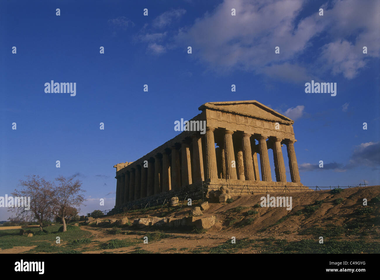 Fotografia di un antico tempio romano in Italia Foto Stock