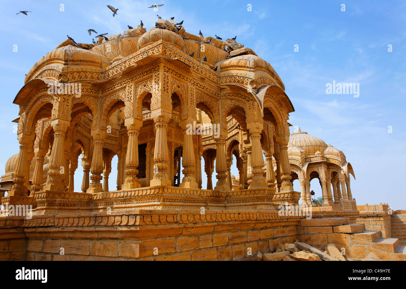 India - Rajasthan - Royal Cenotaphs vicino a Jaisalmer Foto Stock