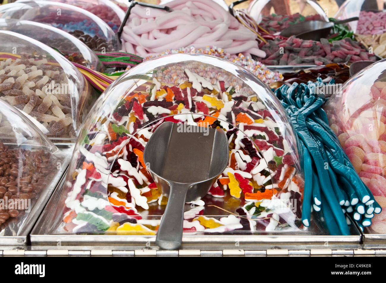 Dolci in un pic e mescolare in stallo Foto Stock