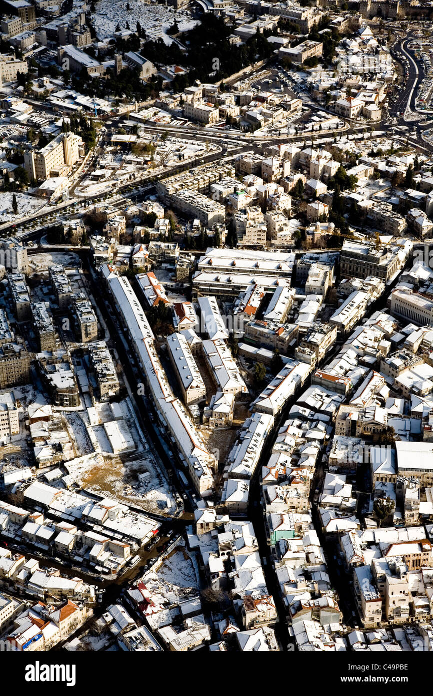 Fotografia aerea di Mea Shearim nella parte occidentale di Gerusalemme dopo la neve Foto Stock