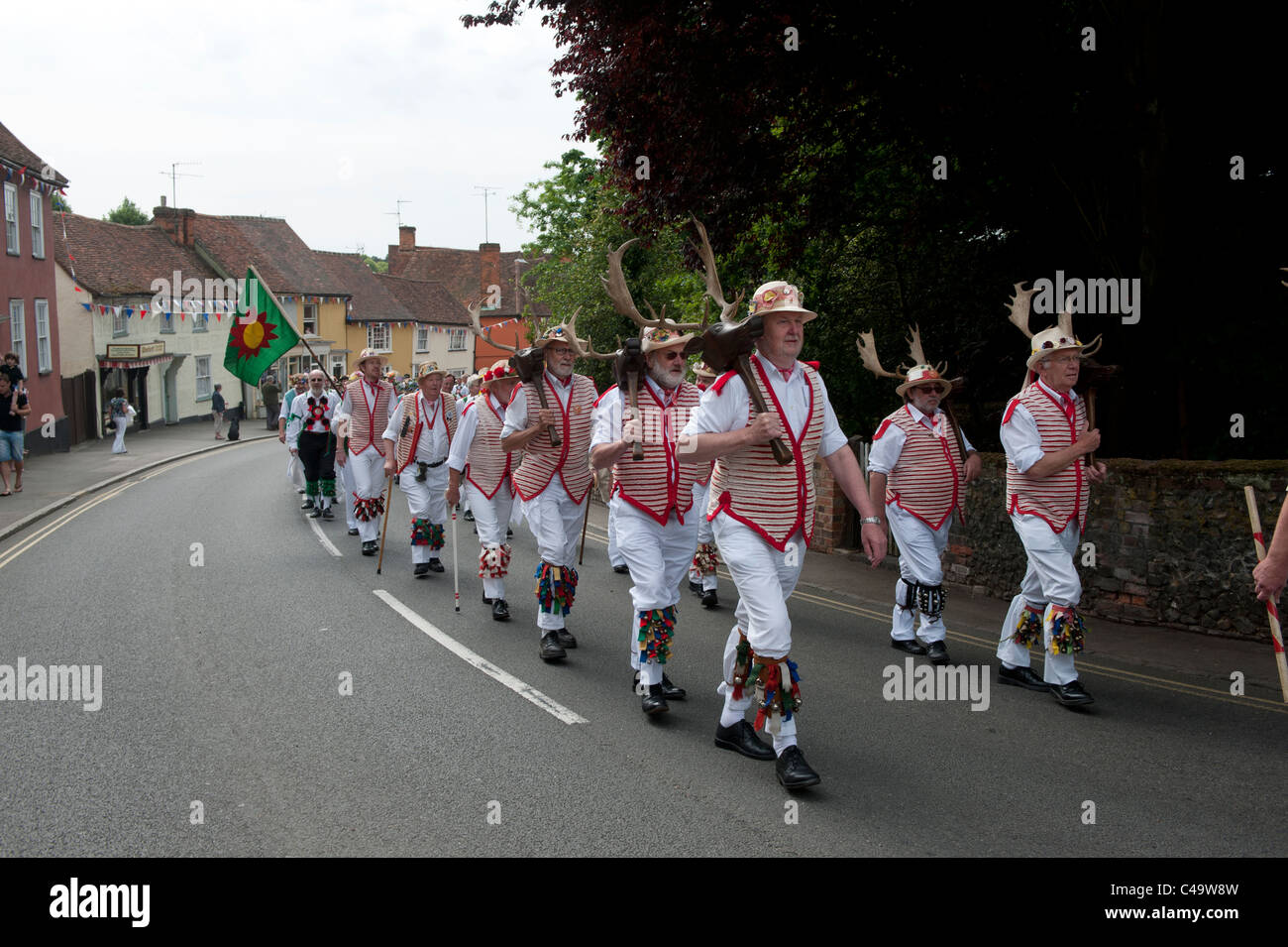 Morris Dancing in Thaxted e villaggi circostanti in North Essex, Gran Bretagna, dove il centenario di Thaxted Morris Festival w Foto Stock