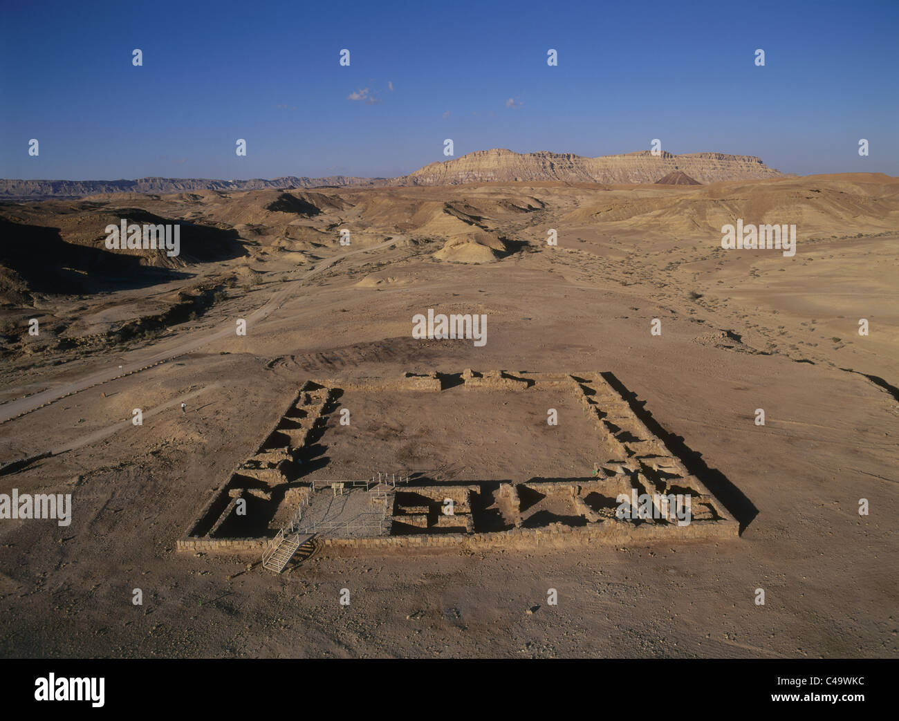 Fotografia aerea delle rovine di Han Saharonim nel deserto del Negev Foto Stock