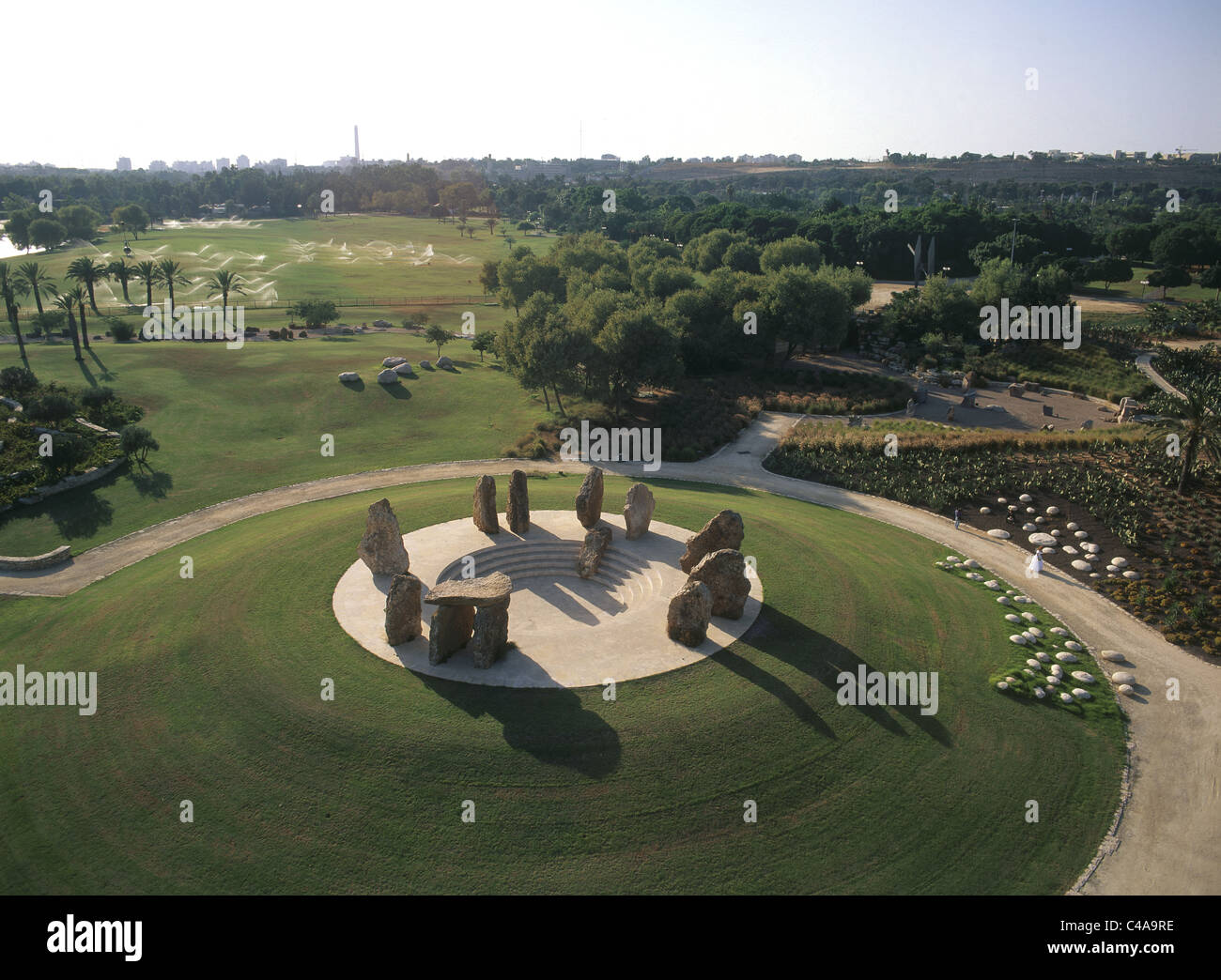La fotografia aerea di una scultura circolare nel Parco Yarkon Foto Stock