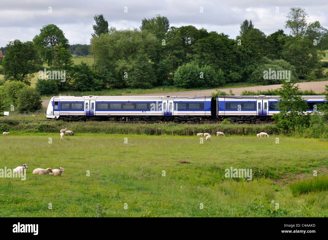 Chiltern Railways treno nella campagna di Warwickshire Foto Stock