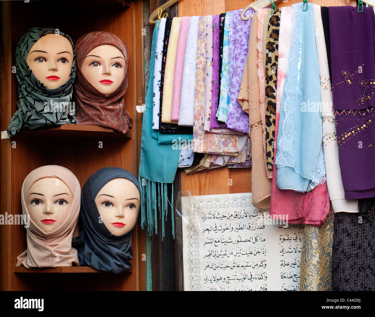 Sciarpa shop a Damasco in Siria souk Foto Stock