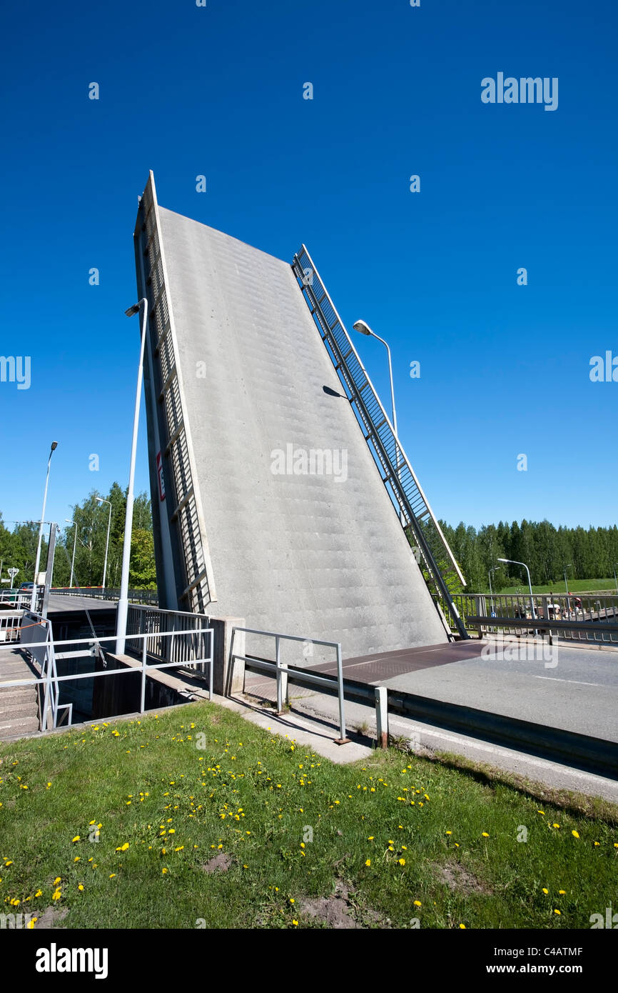 Ponte levatoio a Saimaa canal in Mustola Lappeenranta FINLANDIA Foto Stock