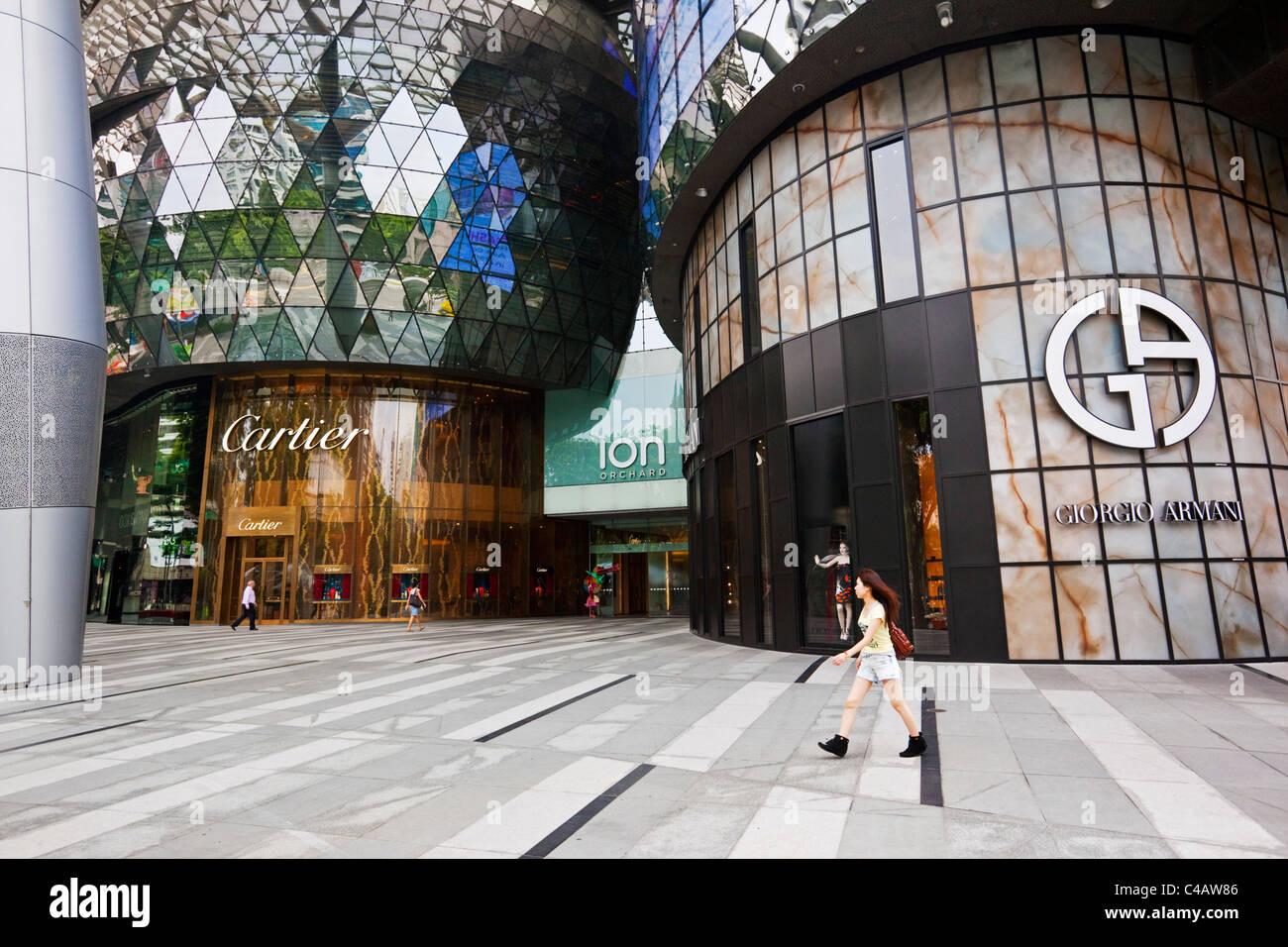 Singapore, Singapore, Orchard Road. Lo ION Orchard Mall, nel famoso quartiere dello shopping di Orchard Road. Foto Stock