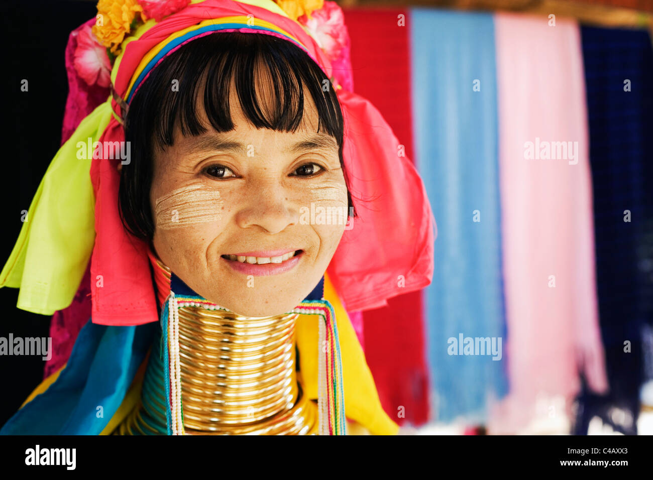 Thailandia, Mae Hong Son, Nai Soi. A collo lungo donna Paudang a Nai Soi (noto anche come Nupa Ah). Foto Stock