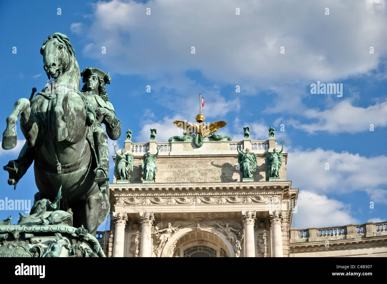 Scultura di equitazione di prince eugene nella parte anteriore del palazzo di Hofburg a Vienna Foto Stock