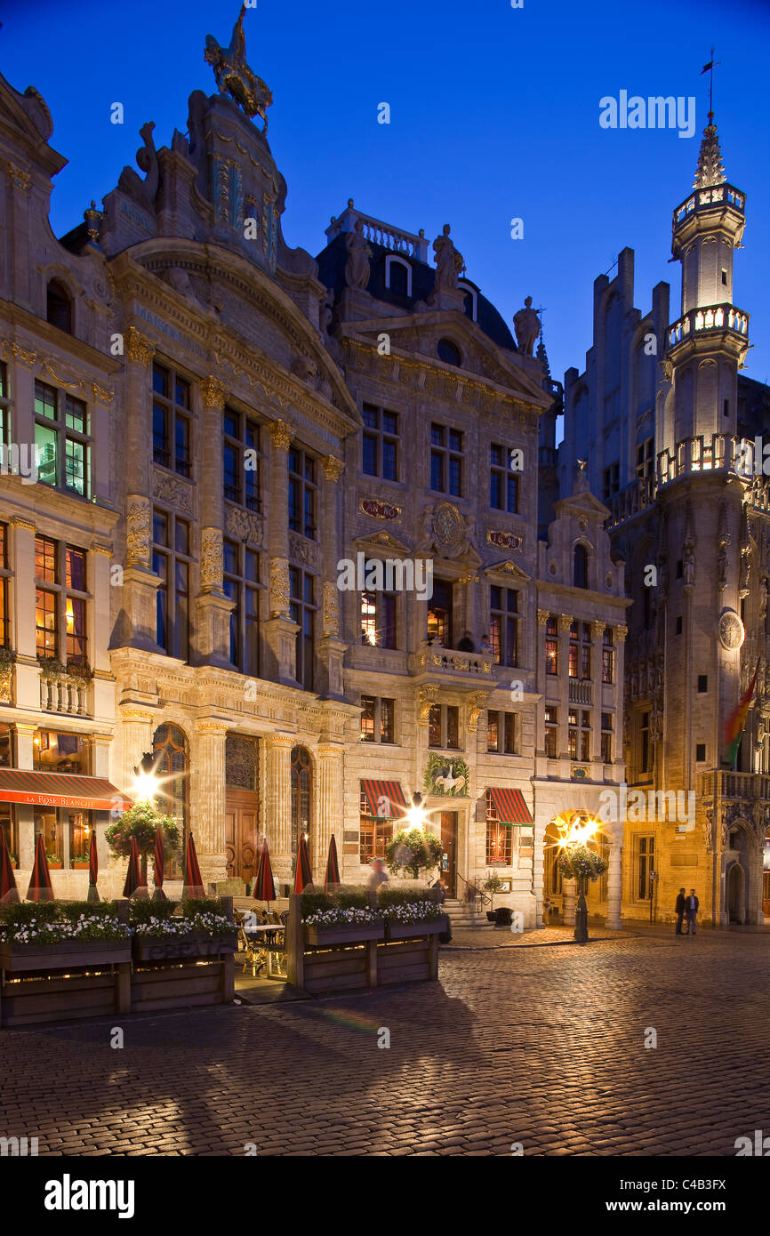 La Grand Place di Bruxelles in Belgio da notte. Foto Stock