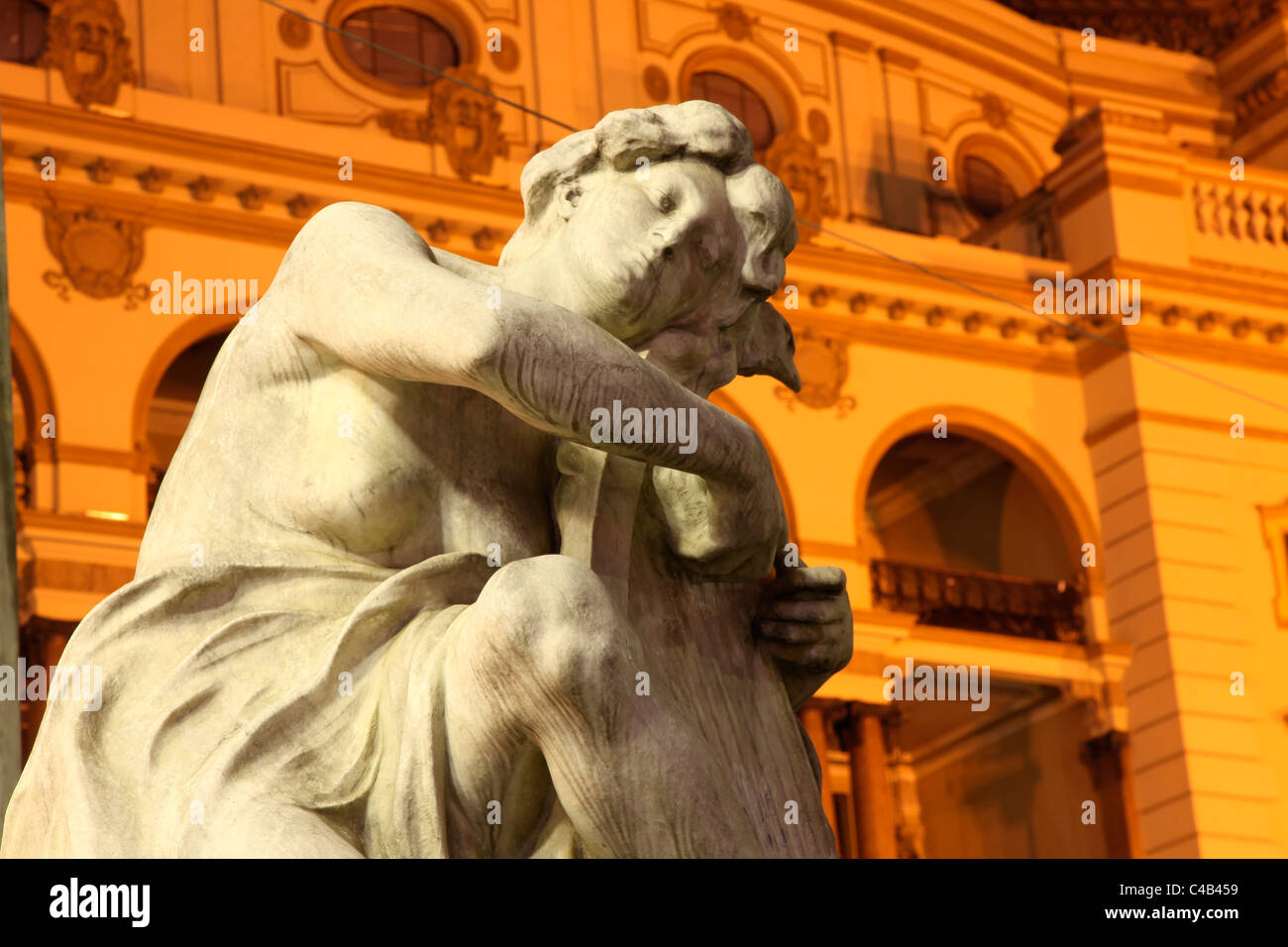 Statua di fronte al Teatro Municipal de Sao Paulo. Il Brasile Foto Stock