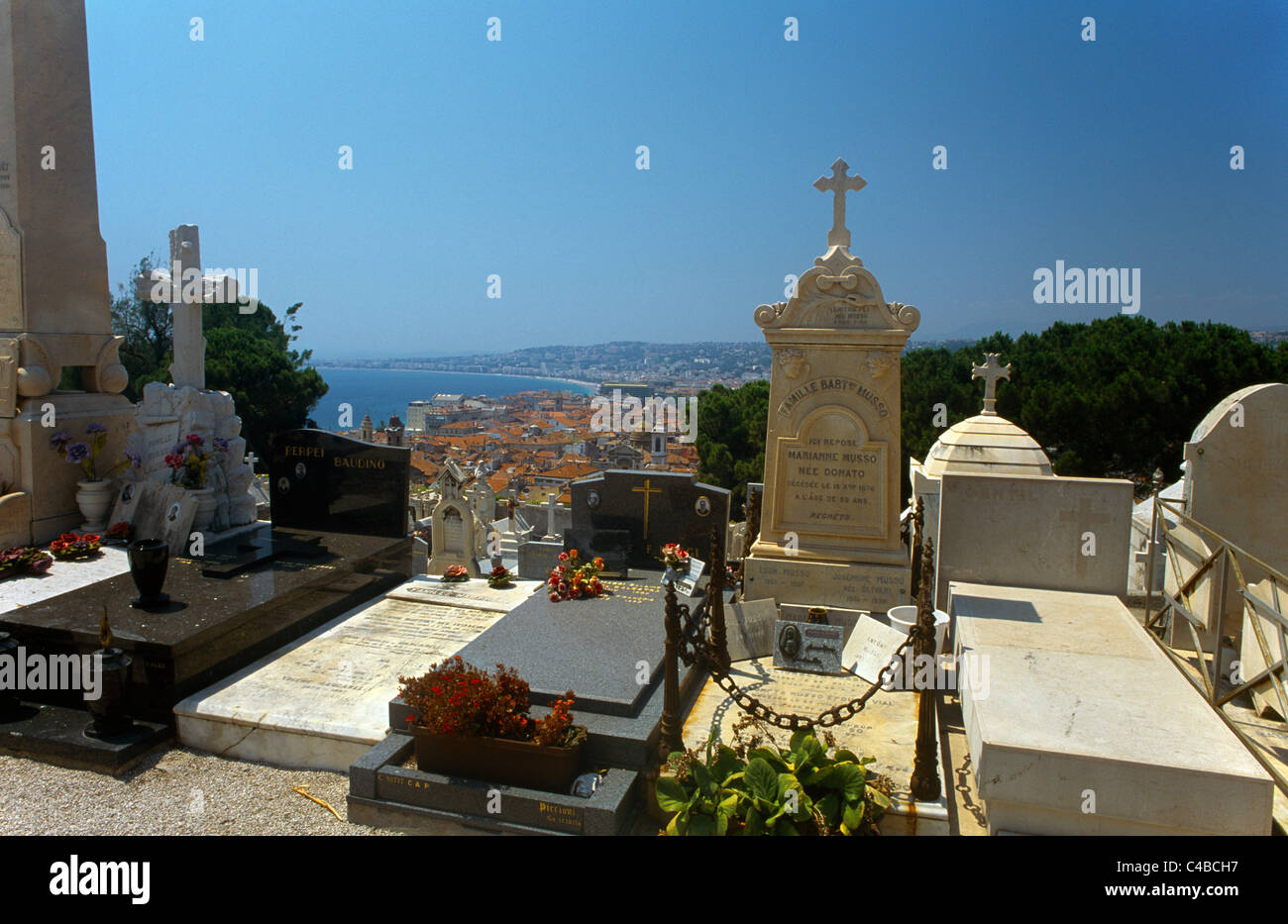 Nizza Francia lapidi del cimitero vista su Nizza Foto Stock