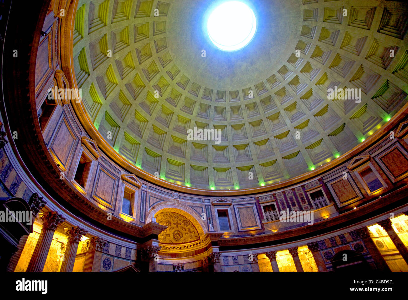 Italia, Roma; la famosa cupola Panthenon che fino a che il ventesimo secolo è stato il più grande mai costruito Foto Stock