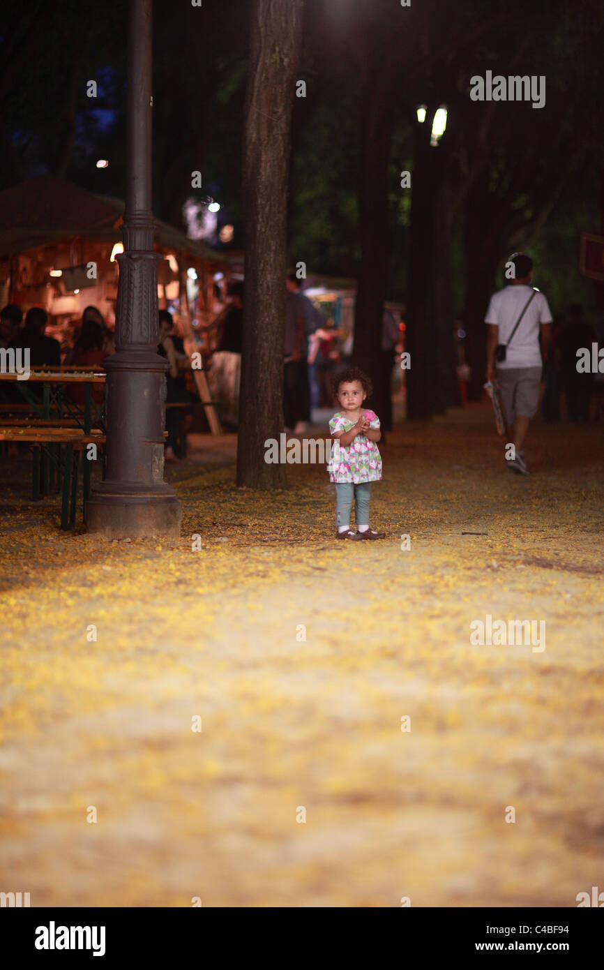 Giovane ragazza ha perdita Foto Stock