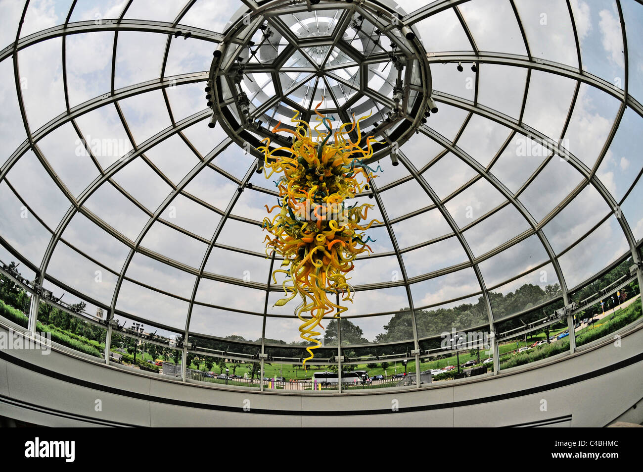 Sculture in vetro di Dale Chihuly appesi in Phipps Conservatorio di Pittsburgh, in Pennsylvania, STATI UNITI D'AMERICA Foto Stock