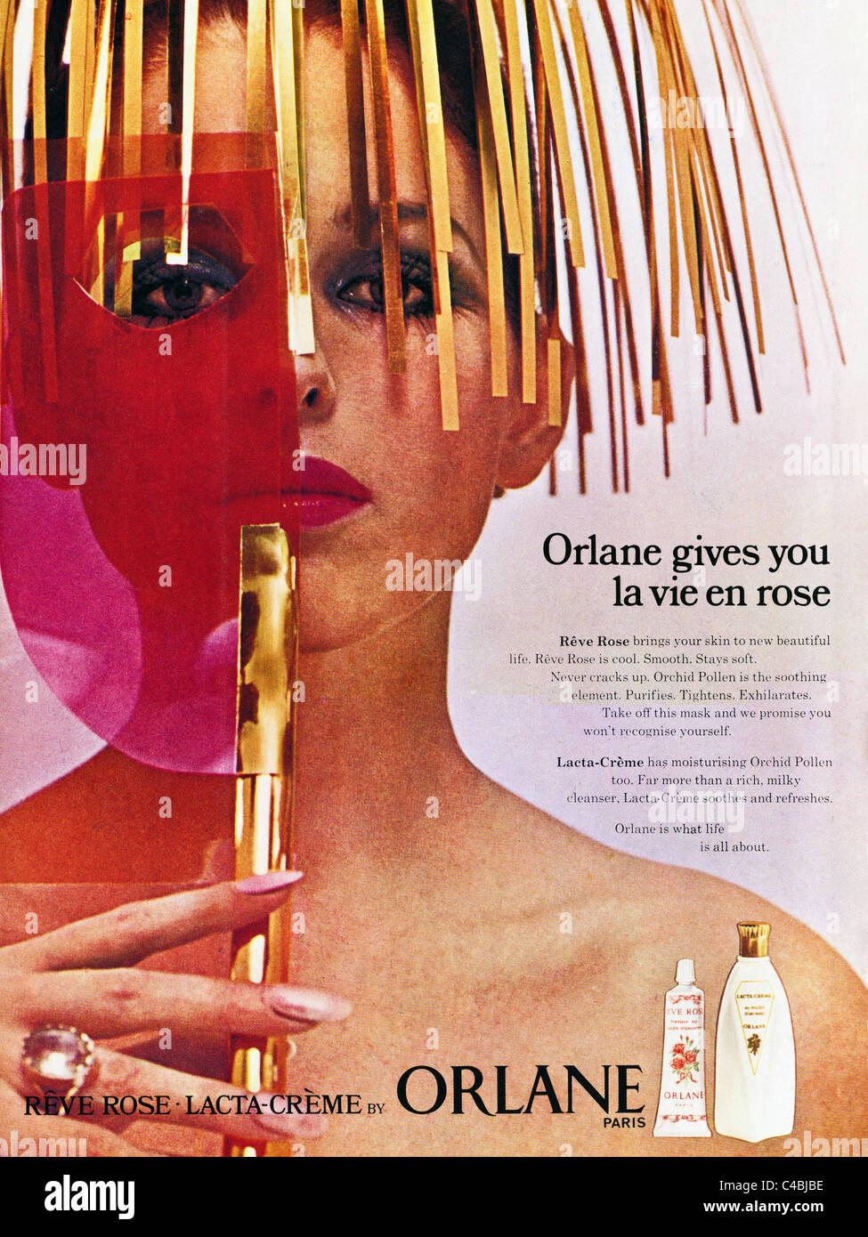 Pagina piena originale di annuncio nella rivista di moda circa 1969 per cosmetici ORLANE Foto Stock