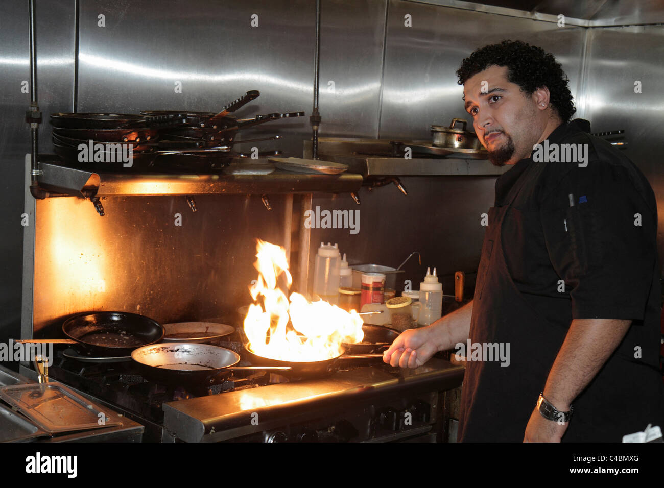 Orlando Florida,Seminole County,Sanford,Cafe Rouge Bistro,East First Street,cuoco,cucina,cozze,cibo,cucina,Musulmani del Medio Oriente etnico imm Foto Stock