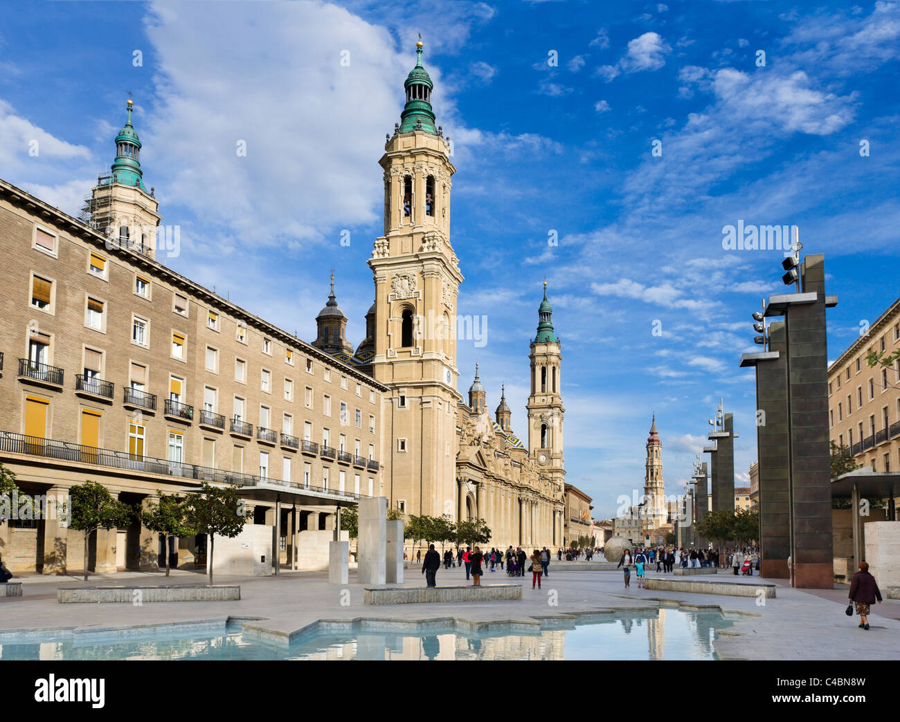 La Plaza del Pilar e la Basilica di Nuestra Señora del Pilar di Saragozza in Aragona, Spagna Foto Stock