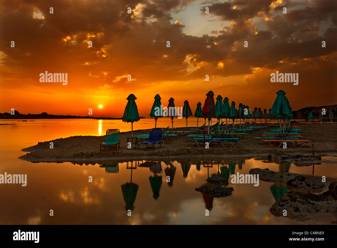 Tramonto a Elafonissos (o 'Elafonissi') spiaggia, prefettura di Chania, Creta, Grecia Foto Stock