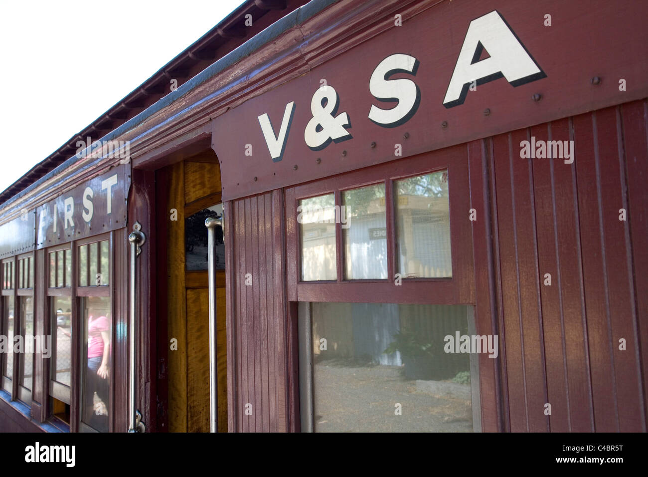 Prima Classe coach ferroviarie appartenenti al Victoria & South Australia treni Foto Stock