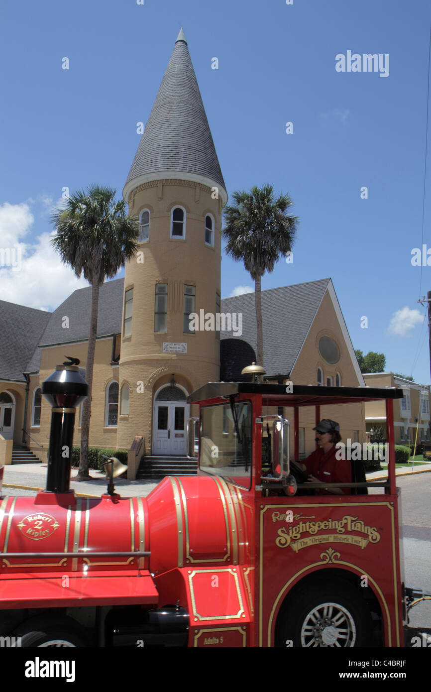 Florida, St Johns County, St Augustine, Sevilla Street, Ripley's, giri turistici dei treni rossi, antica chiesa Battista della città, FL110530033 Foto Stock