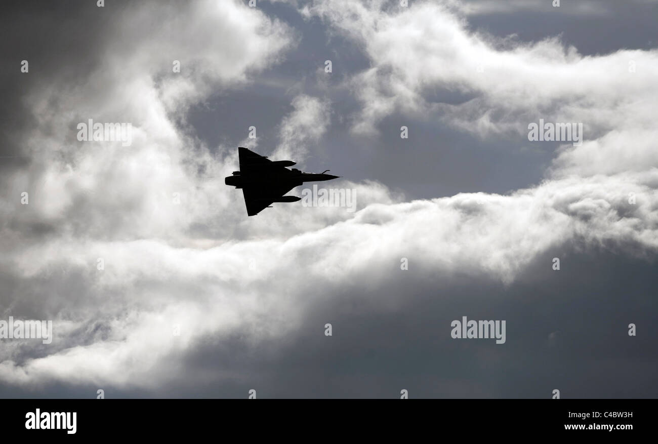 Immagine di un francese Mirage 2000 fighter jet durante un volo di formazione sulla Francia orientale. Foto Stock