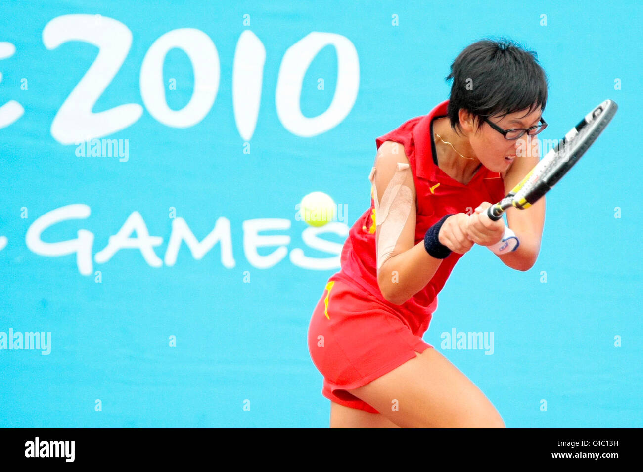 Zheng Saisai della Cina in azione durante le ragazze' Singles finali. Foto Stock