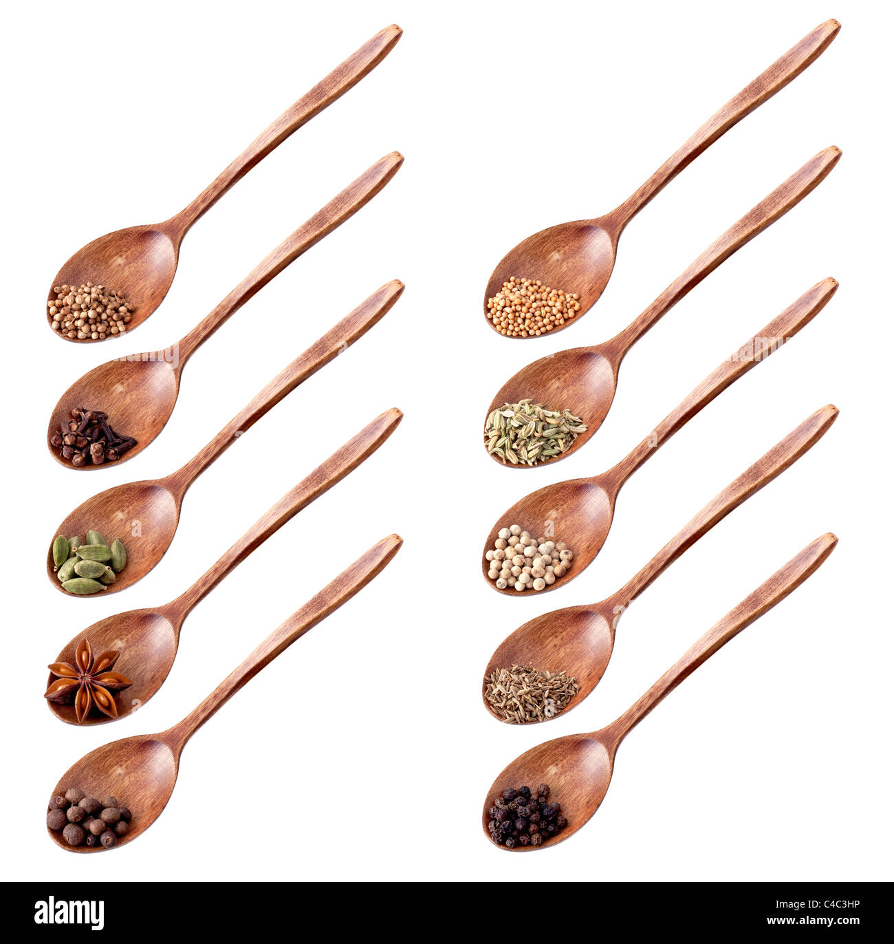 Cucchiaio di legno pieno di spezie differenti isolati su sfondo bianco Foto Stock