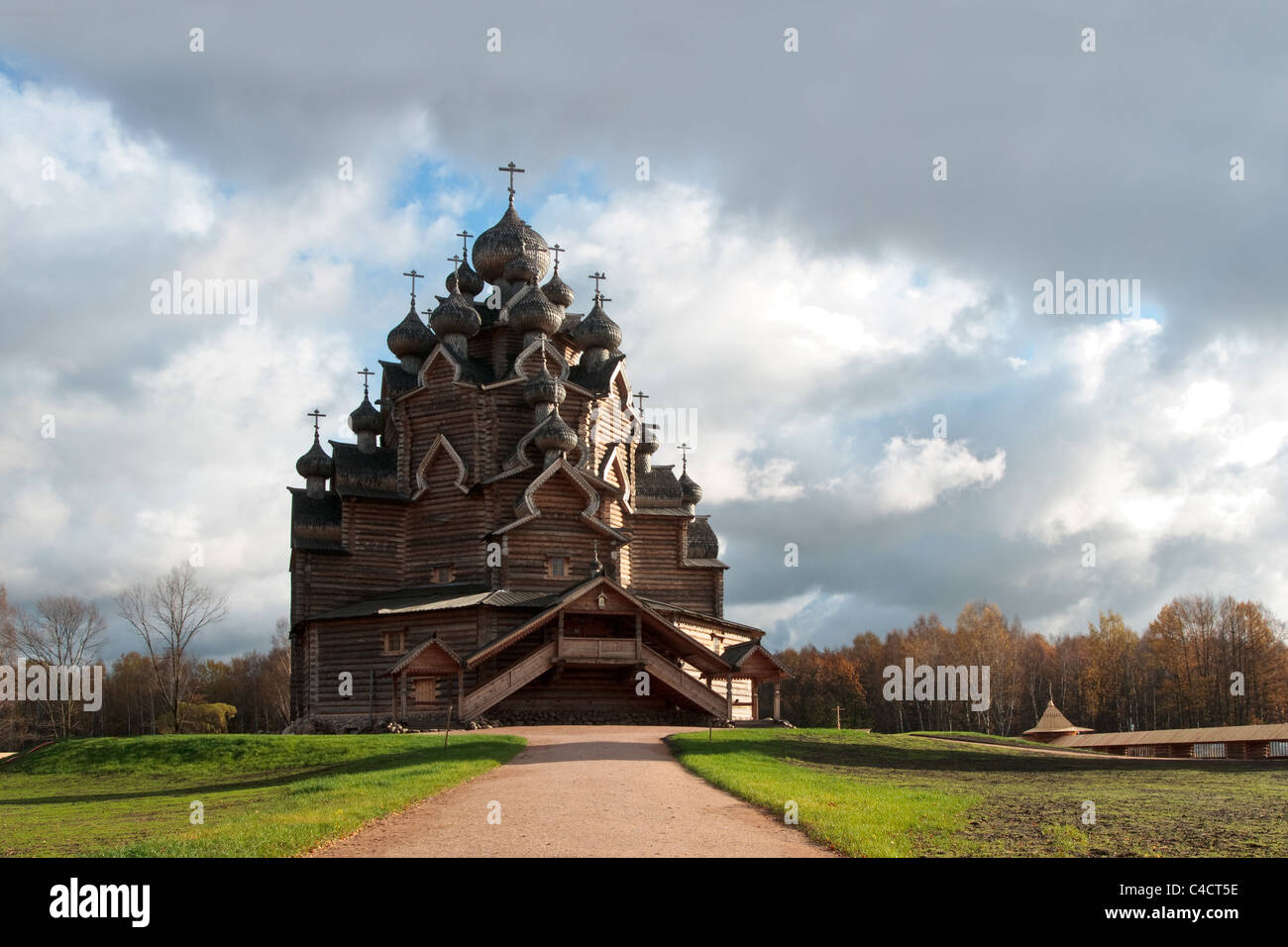 Russo chiesa in legno. Leningradskaya oblast, Pokrovskaya chiesa Foto Stock