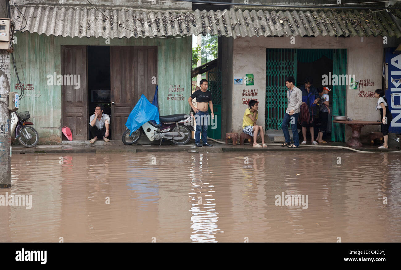 Inondati scena di strada Nord Vietnam Foto Stock