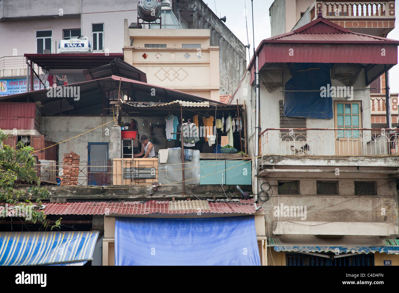 Il Vietnam back street sobborghi, angusti alloggio Foto Stock