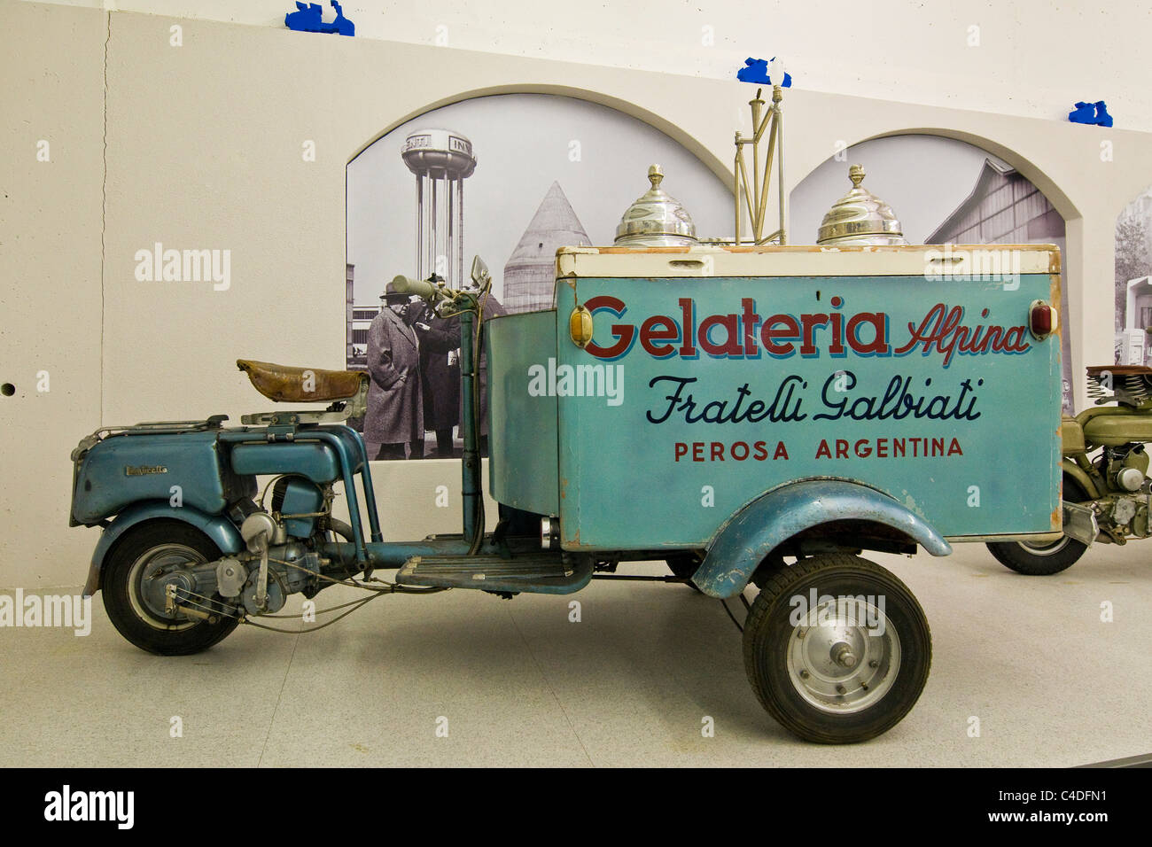 Scooter & Lambretta museum, Rodano, provincia di Milano, Italia Foto Stock