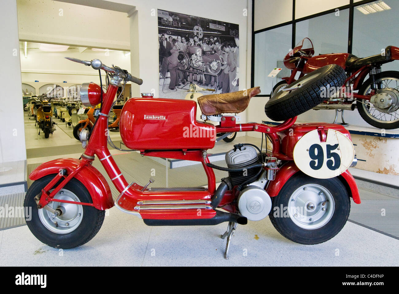 Scooter & Lambretta museum, Rodano, provincia di Milano, Italia Foto Stock