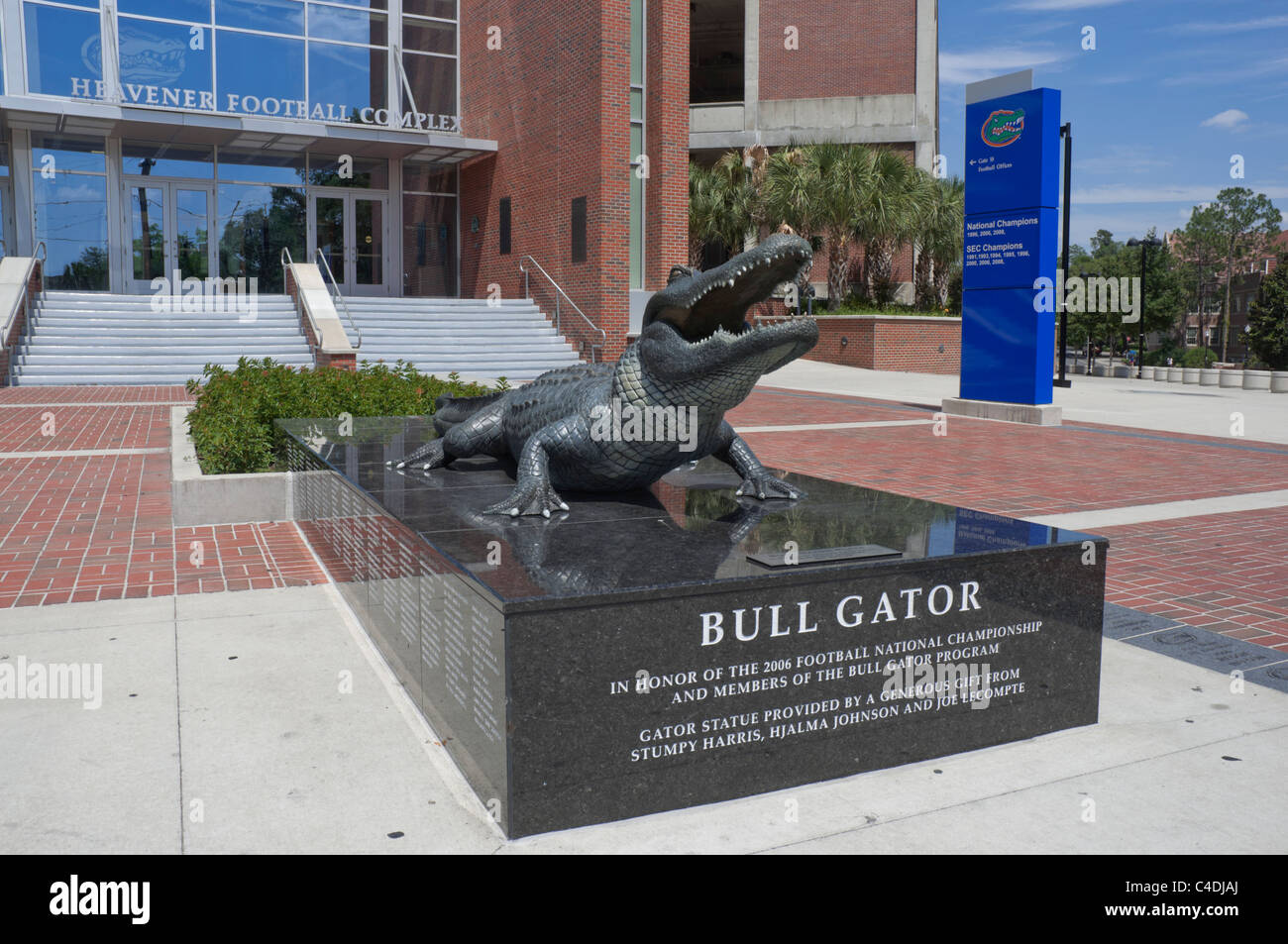 Bull Gator Plaza a Heavener complesso di calcio e Ben Hill Griffin Stadium sul campus della University of Florida Gainesville Foto Stock