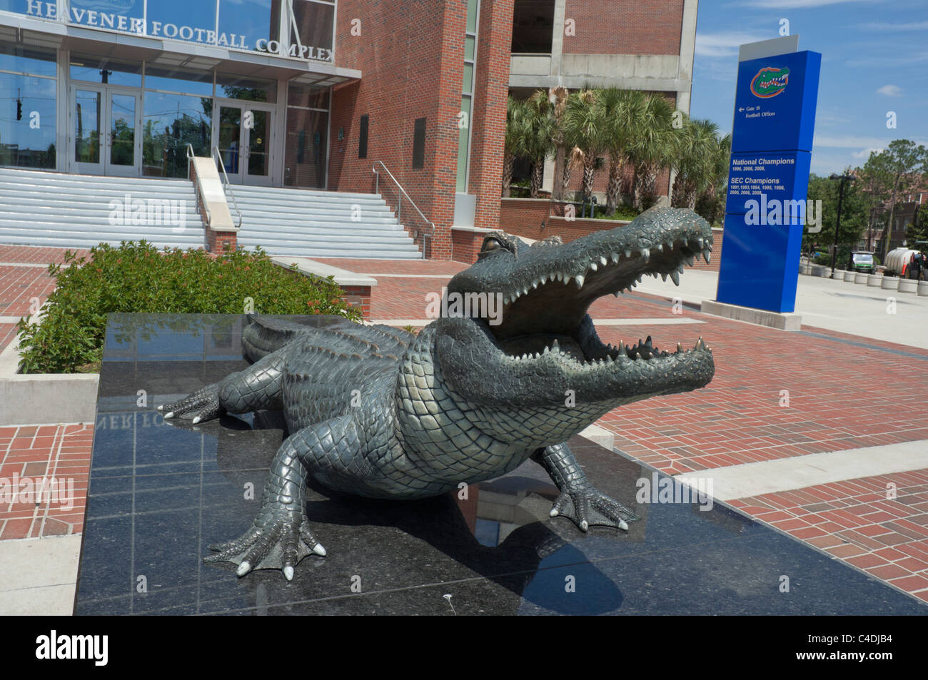 Bull Gator Plaza a Heavener complesso di calcio e Ben Hill Griffin Stadium sul campus della University of Florida Gainesville Foto Stock