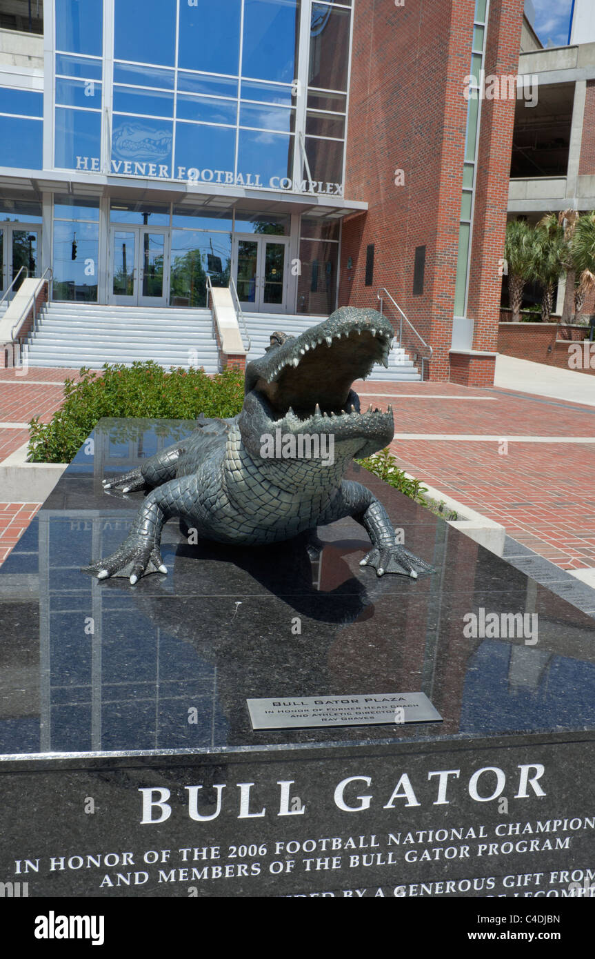 Bull Gator Plaza a Heavener complesso di calcio e Ben Hill Griffin Stadium sul campus della University of Florida Gainesville Foto Stock