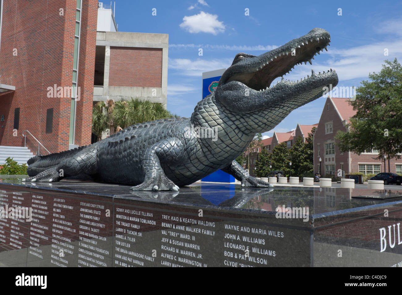Bull Gator Plaza a Heavener complesso di calcio e Ben Hill Griffin Stadium sul campus della University of Florida Gainesville Foto Stock