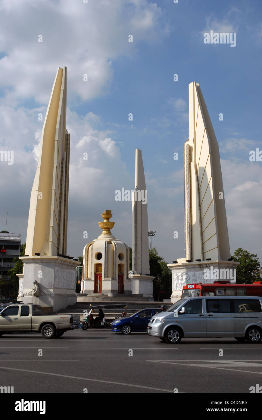 La democrazia un monumento Bangkok in Thailandia Foto Stock