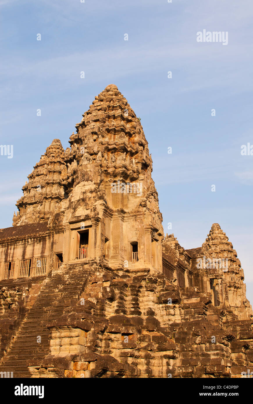SW torre angolare sul terzo livello, nel tardo pomeriggio, Angkor Wat, Cambogia Foto Stock