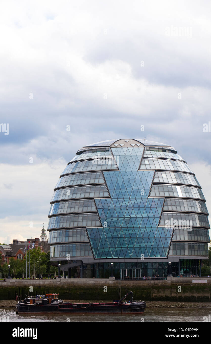 Il gruppo di Londra Edificio, Queens Walk, London, Regno Unito Foto Stock