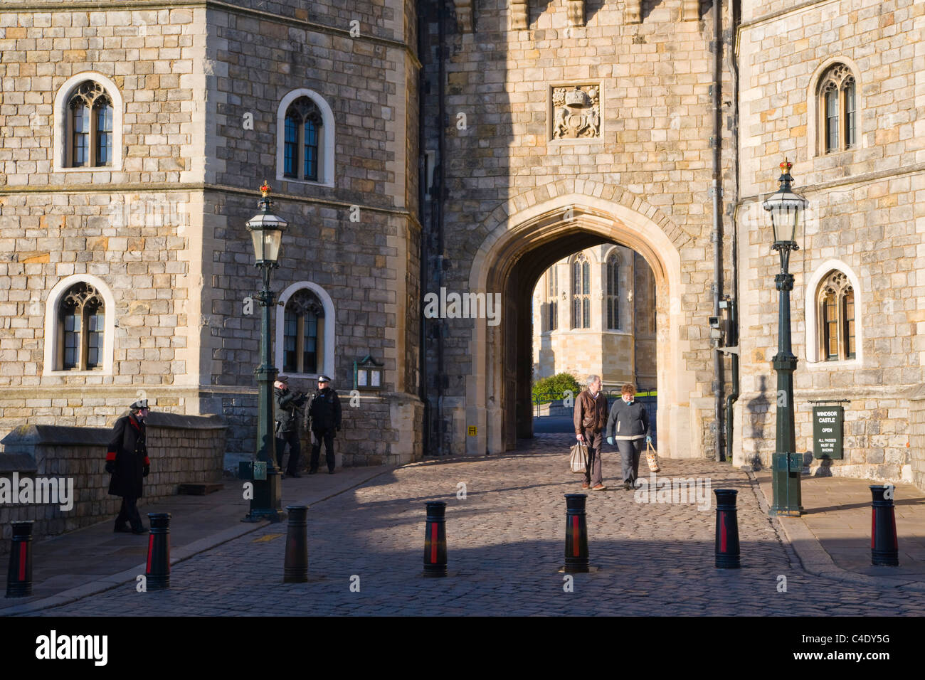 Il Henry VIII il gateway del Castello di Windsor, Windsor, Berkshire, Inghilterra, Regno Unito Foto Stock