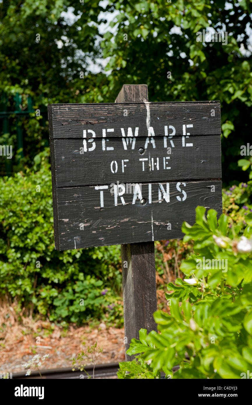 Attenzione dei treni treni del Regno Unito Foto Stock