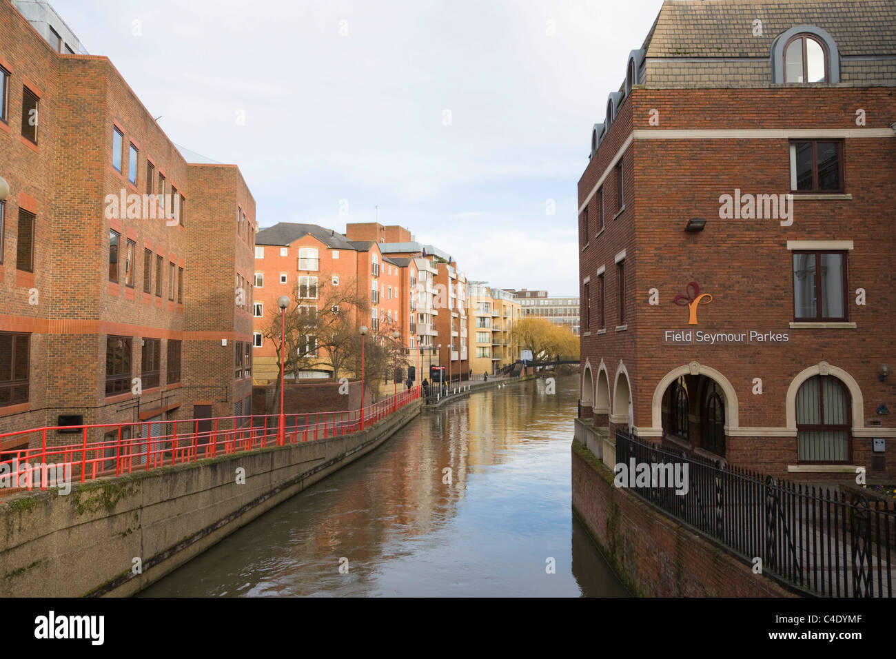 Kennet & Avon Canal da London Bridge Street, Reading, Berkshire, Regno Unito Foto Stock