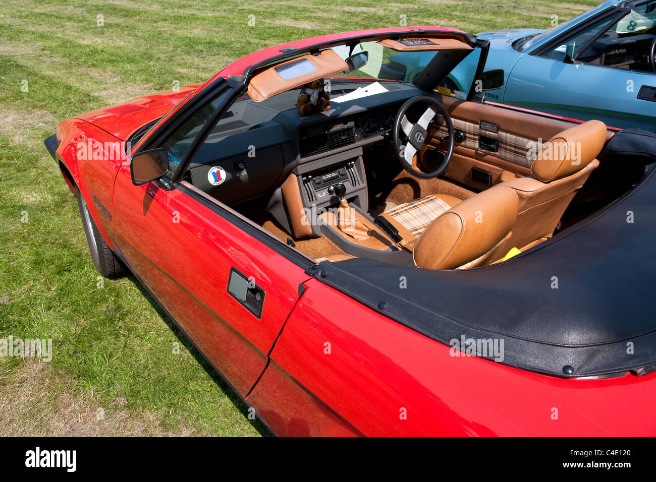 Interno di un trionfo TR7 drophead sul display a Surrey Heath Show, Frimley Park Lodge, Surrey Foto Stock