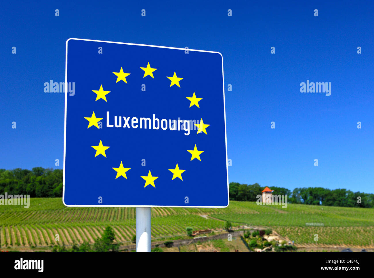 Paese segno del Granducato di Lussemburgo presso la frontiera nazionale vicino a Schengen, Lussemburgo Foto Stock